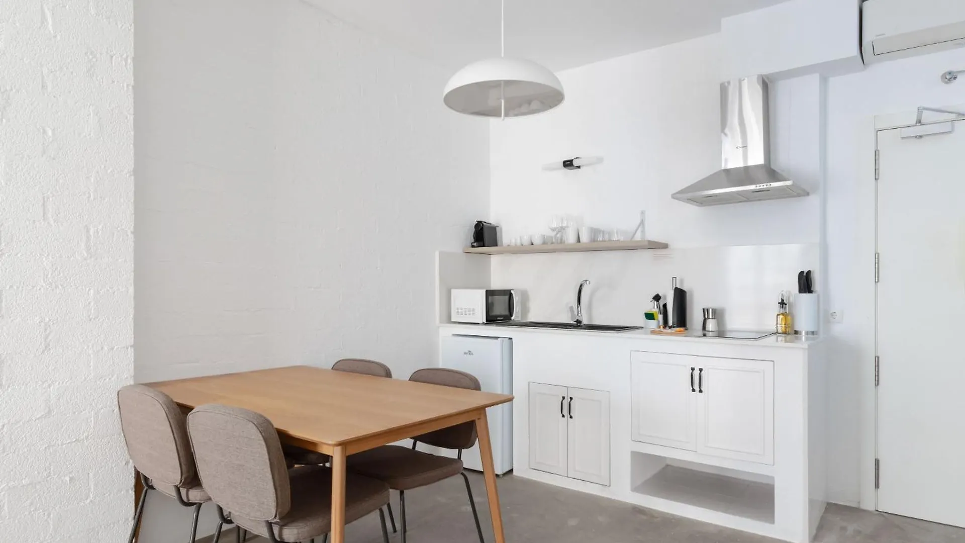 Limehome Almeria Hernan Cortes スペイン